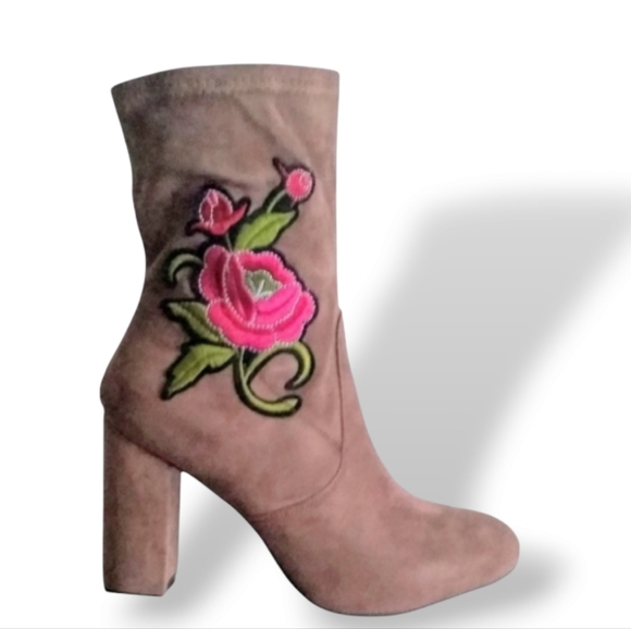 🛑BOGO 🆕Camel Floral Embroidered Detailed High Ankle Boot - Picture 4 of 11